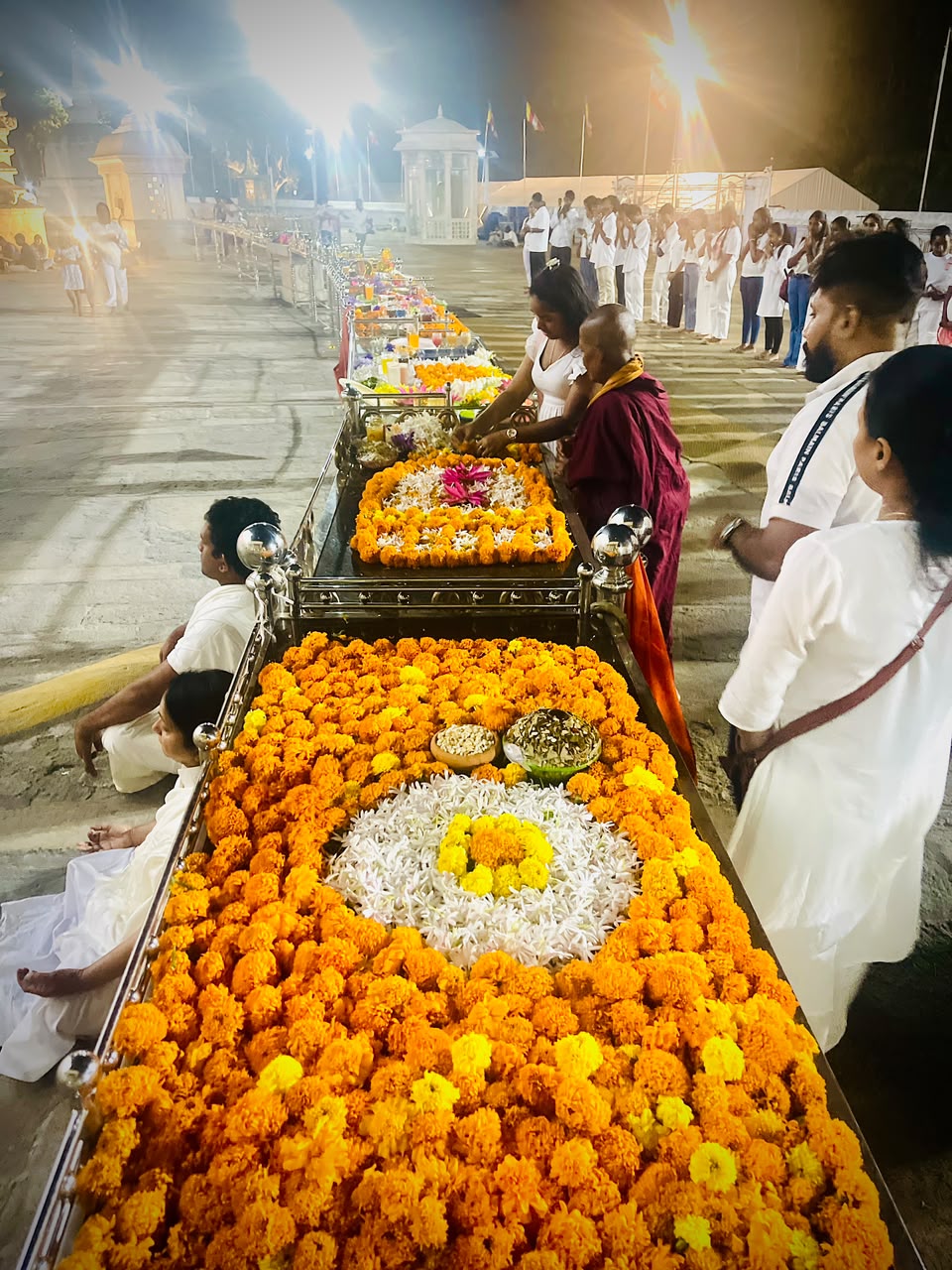 විභාගයට පෙර සිදු කරණ රුවන්වැලිසෑය අසල  කරනු ලබන්නාවූ ආශිර්වාද පූජාව